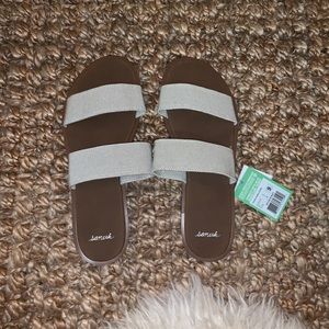 NWT Sanuk Yoga Gora Gora sandal